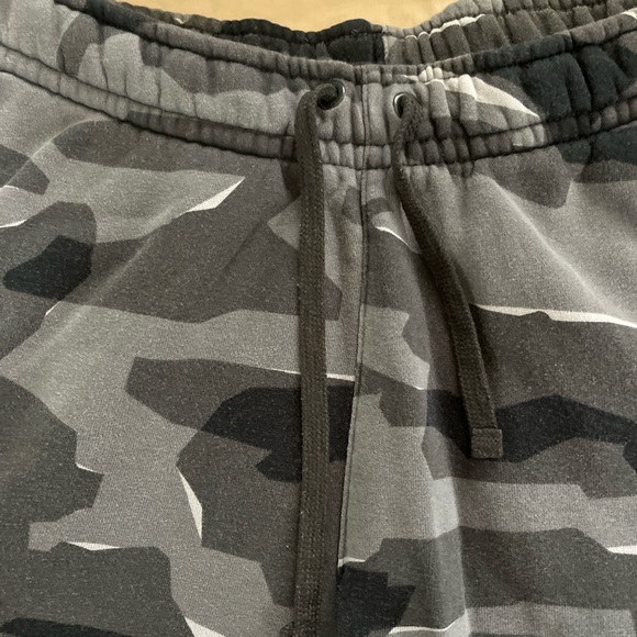 Vintage Nike Grey Camo Sweat Shorts Size Large - Picture 4 of 7